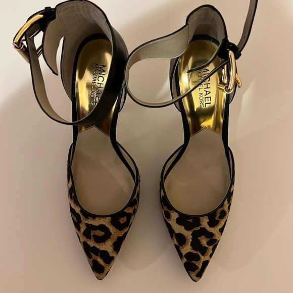 Michael Kors WOMENS SIZE 9 Black Brinkley Strap Calf Hair Leather Heels Buckle - Picture 2 of 11